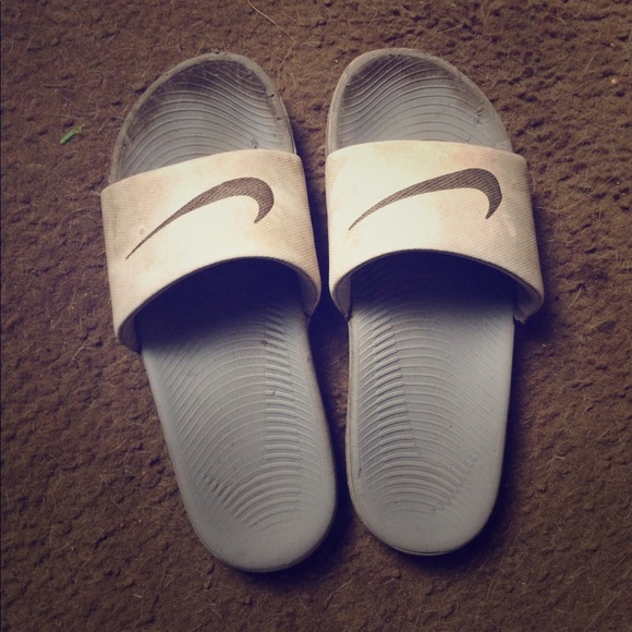 Well Worn Nike Slip On Sandals - Picture 3 of 3